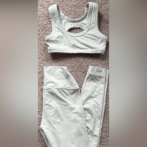 SET Active Light Gray Sports Bra and Leggings Set